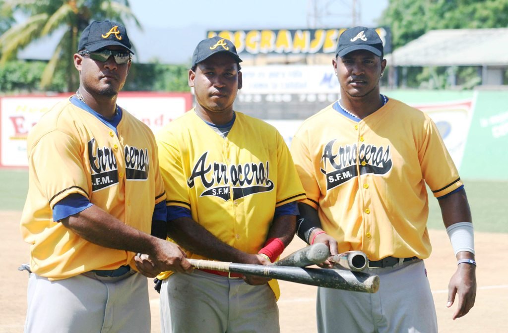 José Pineda Isaac García y Nelson Pérez ofensiva de los Arroceros